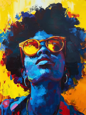 Vrouw met afro en zonnebril