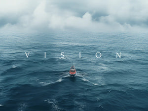 Rustige zee met vaartuig