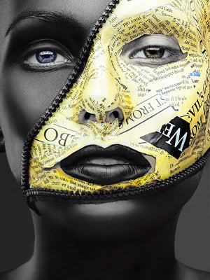 Uniek maskersculptuur met textiel