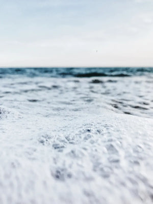 Zee scène met schuim