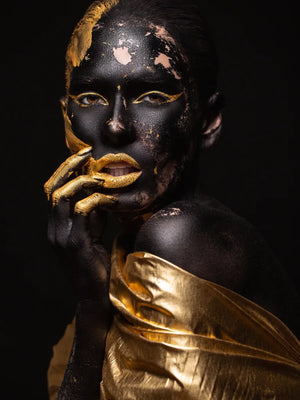 Moderne kunst met goudaccenten